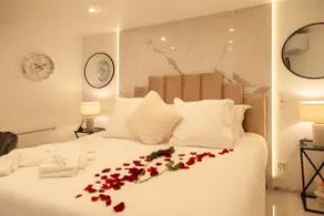 Pantheon suite - SPA - Jacuzzi - Sauna - Couple - Air conditioning - Image 4