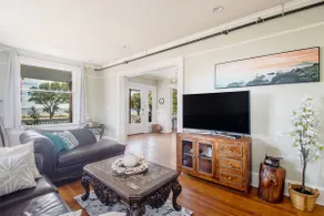 Beautiful Beach House sleeps 12 - Image 2