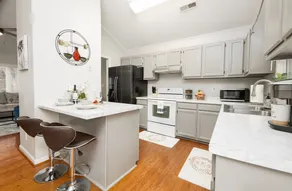 New! RANCH! king bed!3bed/2ba. Private wooded yard - Image 5