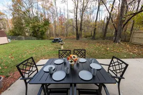 New! RANCH! king bed!3bed/2ba. Private wooded yard - Image 4