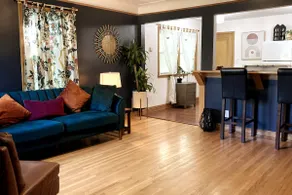 Guest Favourite! Pets Welcome. Onsite Massage. - Image 2