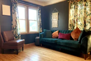 Guest Favourite! Pets Welcome. Onsite Massage. - Image 3