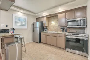 Oak's Beautiful Contemporary Suite #03 - Image 4