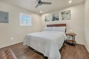 Oak's Beautiful Contemporary Suite #12 - Image 4