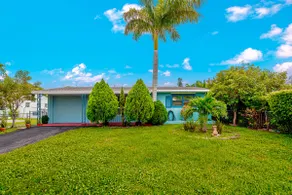 Charming & Airy Home Just Minutes from the beach - Image 5