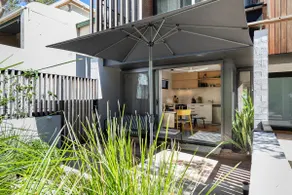 Chic Garden Apartment - Image 3