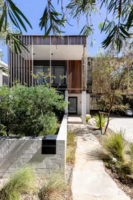 Chic Garden Apartment - Image 5