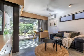 Chic Garden Apartment - Image 2
