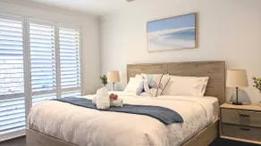 Spacious Coastal Bush Retreat-Close to Everything - Image 4