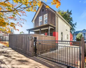 3BR 2BA|Cozy Modern Home in Central District - Image 2