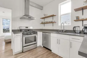 3BR 2BA|Cozy Modern Home in Central District - Image 3