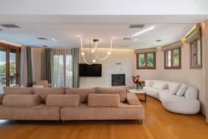 Spacious Family Villa near to amenities with pool - Image 5