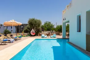 Spacious Family Villa near to amenities with pool - Image 3