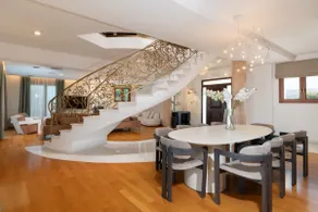 Spacious Family Villa near to amenities with pool - Image 4