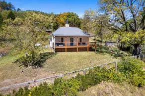 Luxurious Appalachian Farmhouse on the Ivy River - Image 2