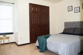Modern 2 bed 2-bath next to University UTRGV - Image 4