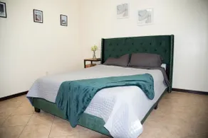 Modern 2 bed 2-bath next to University UTRGV - Image 2