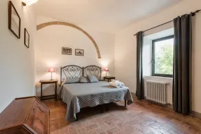 One-bedroom apt. - Image 2