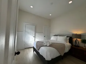 Remodeled 1 Bedroom Steps to UCB w/ Free Parking - Image 2