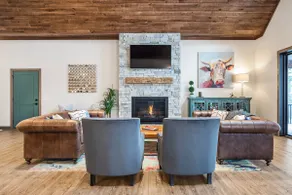 Sandalwood Retreat on Round Lake - Waterfront property with screened porch ￼ - Image 5