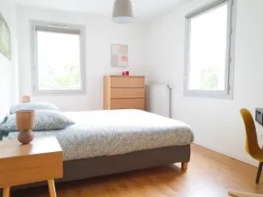 Beautiful apartment 5 minutes from Technocentre, 15 minutes from Versailles - Image 4