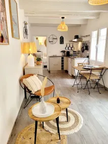 Refined apartment near the sea and shops - Image 2