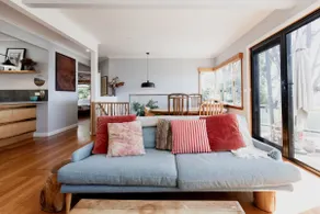 Hillside Retreat in Hobart - Image 2