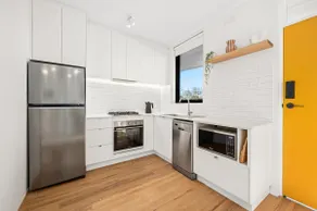 King One Bedroom Apartment - Image 4