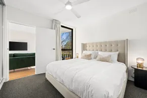 King One Bedroom Apartment - Image 2