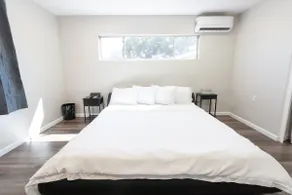 [King + 2x Twin] Laundry + 500MBPS WiFi + Garage - Image 5