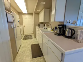 One Bedroom Apartment in quiet neighborhood. - Image 5