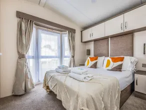 Peaceful Lakeside Chalet - LONG TERM STAYS Welcome - Image 2