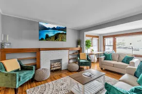 Family Friendly 6 Bedroom House in Quiet Village - Image 3