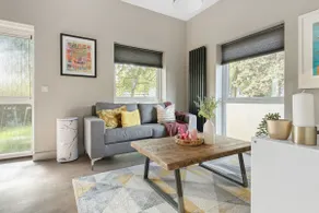 1-Bed Apt near Clifton NTU Campus - Prime Location - Image 2