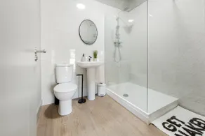 1-Bed Apt near Clifton NTU Campus - Prime Location - Image 4