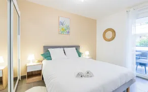 ”Le Barcelone” Beautiful 2-bedroom, Air Conditioning, Terrace, Downtown - Image 3