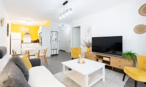 ”Le Barcelone” Beautiful 2-bedroom, Air Conditioning, Terrace, Downtown - Image 2