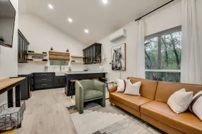 The Cabin In The City - Image 3