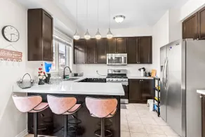 Spectacular & Sunny Home — 3 BR Oasis in Brampton - Image 3