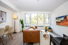 The Taylor - Lux Condo w/ Rooftop Pool, Spa & Gym - Image 4