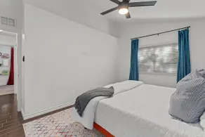 Round Rock Retreat: Hot Tub & Game room *King Bed* - Image 2