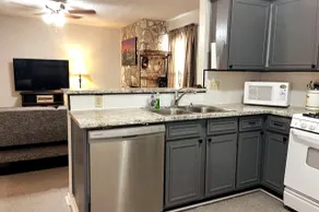 TXST Cozy and centrally located - Image 5