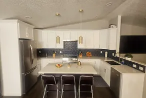 Cozy home with hot tub, Near pdx, Pet Friendly - Image 5