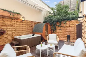 Luxurious suite with private garden, sauna and Jacuzzi - Image 3