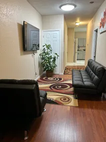 Luxury Apart in Downtown Sedalia - Image 5