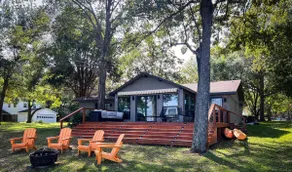 Renovated MidCentury Lakefront Home, Sunrise Views - Image 2