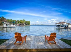 Renovated MidCentury Lakefront Home, Sunrise Views - Image 4