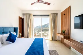 Alpine Retreat Hill View - Image 4