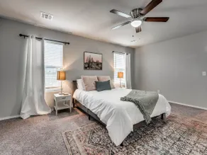 Modern, Cozy & Serene near Hospitals & Attractions - Image 2