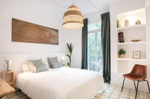Charming renovated Apt. minutes from the center - Image 3